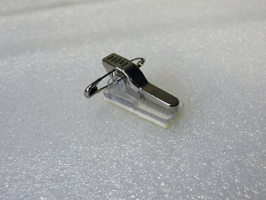 Selbstklebender Kartenhalter mit Alligator Clip und Anstecknadel